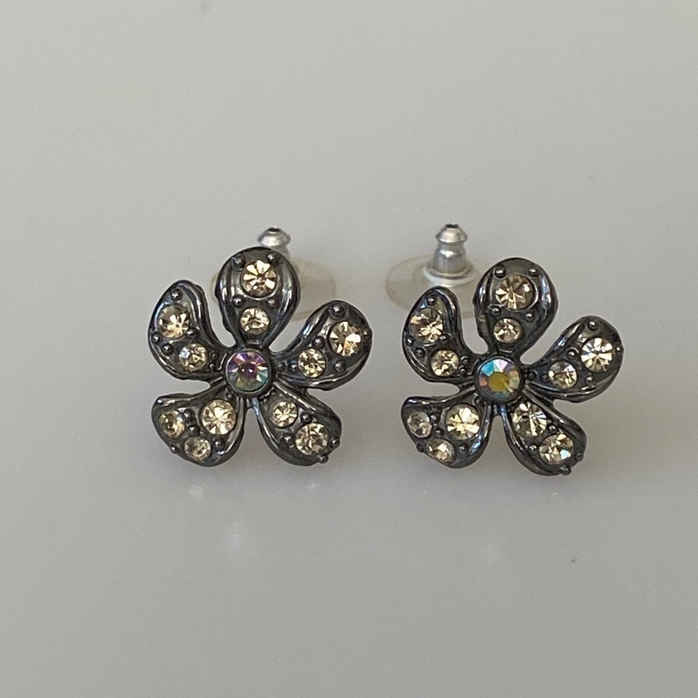 22  Earrings Flowers Gunmetal Fashion Rhinestones